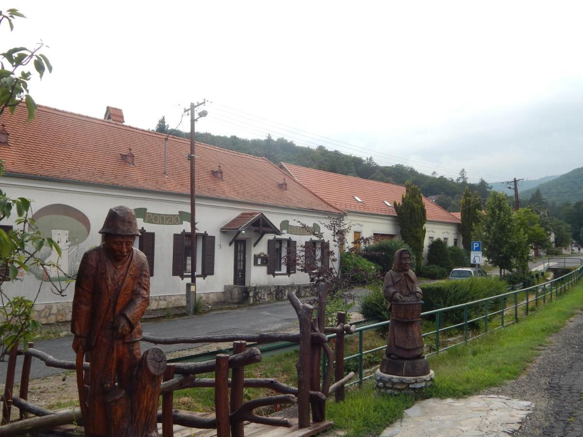 Gomba Panzió Panzió Velem Kültér fotó